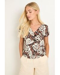 Wallis - Petite Tropical Jersey Print Bubble Hem V Neck Top - Lyst
