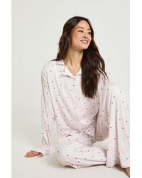 Boohoo - Tall Bow & Heart Print Long Sleeve Top & Trousers Pyjama Set - Lyst