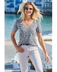 Sosandar - Leopard Print Premium V Neck Jersey T- Shirt - Lyst