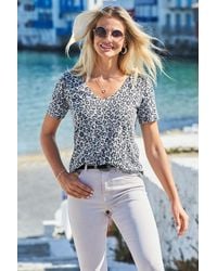 Sosandar - Leopard Print Premium V Neck Jersey T- Shirt - Lyst