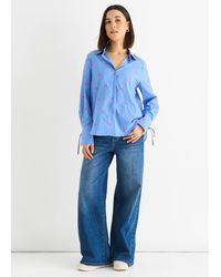 Gini London - Blauw Overhemd Met Geborduurde Strik En Extreme Manchetstrepen - Lyst