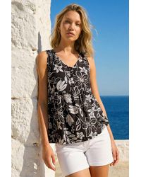 Roman - Floral V-Neck Buttoned Top - Lyst