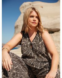 Live Unlimited - Mono Leaf Print Plisse Vest - Lyst