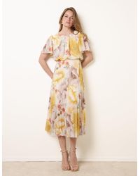 Blue Vanilla - Pleated Scoop Neck Short Sleeve Floral Dress - Lyst