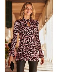 Sosandar - Print Keyhole Detail Fluted Cuff Jersey Top Leather - Lyst