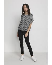 Kaffe - Blouse Met Lange Mouwen Regular Fit Black/chalk/rose Fan Print - Lyst