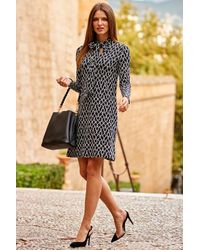 Sosandar - Geometric Print Tie Neck Shift Jersey Dress - Lyst