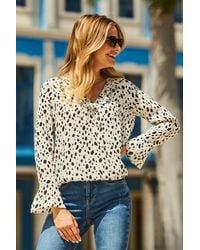 Sosandar - Ivory & Fleck Print Ruffle Detail Blouse - Lyst