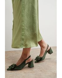 Oasis - Seala Velvet Bow Slingback Medium Block Heel Court Shoes - Lyst