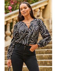 Sosandar - Ivory Swirl Print Chain Detail Top - Lyst