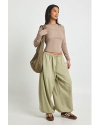 Boohoo - Petite Woven Crepe Balloon Trouser - Lyst