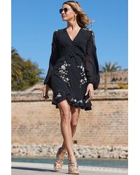 Sosandar - Embroidered Floral Detail Ruffle Hem Dress - Lyst