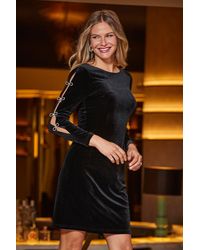 Sosandar - Premium Velvet Diamante Bow Sleeve Detail Dress - Lyst