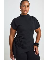 Boohoo - Plus Grown On Neck Cinched Waist Tshirt With Drape Side Detail - Lyst