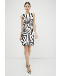 Conquista - Fitted Sleeveless Print Dress - Lyst