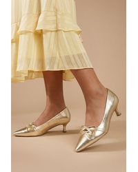 Oasis - Rita Faux Metallic Leather Double Bow Mary Jane Kitten Heel Court Shoes - Lyst