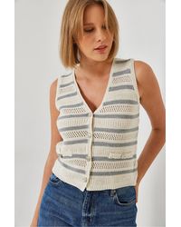 Bianco Lucci - Striped V-Neck Crop Waistcoat With Button Closure - Lyst