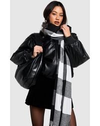 Boohoo - Contrast Checked Knitted Tassel Scarf - Lyst