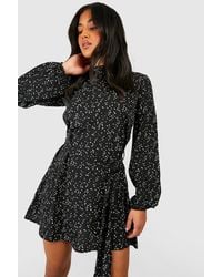 Boohoo - Petite Ditsy Spot Print Belted Skater Dress - Lyst