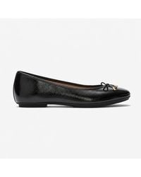 Fitflop - Delicato Bow Textured Patent-Leather Ballerina Shoes - Lyst