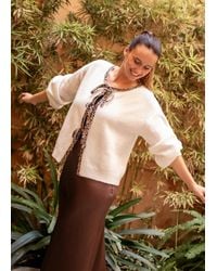 Gini London - Cremefarbene Strickjacke Mit Kontrastierender Tiermuster-Krawatte Und Oversize - Lyst