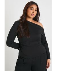 Boohoo - Plus Ruched Side Asymmetric Off The Shoulder Top - Lyst