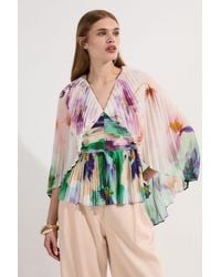 Karen Millen - Pleated Floral Cape Sleeve Plunge Neck Woven Top - Lyst