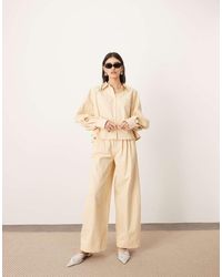ARRANGE - Structured Pleat Detail Wide Leg Barrel Trouser - Lyst