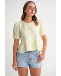 MixRay - Textuur Muslin Crew Neck Blouse Met Knopen Sluiting - Lyst