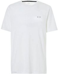 Oakley - Graphic Logo Short Sleeve Crew Neck Plain T-Shirt 434006 100 - Lyst