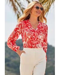 Sosandar - Coral Tropical Print Ruffle Front Blouse - Lyst