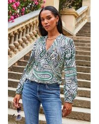 Sosandar - Ivory Paisley Print Chain Detail Faux Wrap Satin Blouse - Lyst