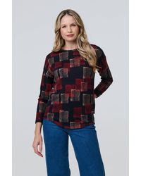 Izabel London - Geo Print Long Sleeve Curve Hem Top - Lyst