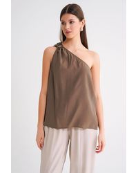 MixRay - Asymmetrical Collar Accessory Detailed Top - Lyst