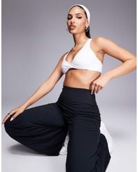 4505 - Soft Touch Light Support Twist Front Sports Bra - Lyst