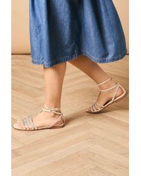 Oasis - Nyviella Faux Leather Studded T Bar Flat Sandals - Lyst