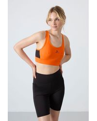 TOMMY LIFE - Fitted Sleeveless Crop Sports Top - Lyst