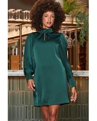 Sosandar - Emerald Satin Twist Neck Detail Shift Dress - Lyst