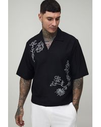 BoohooMAN - Tall Linen Blend Boxy V Neck Floral Embroidered Polo - Lyst