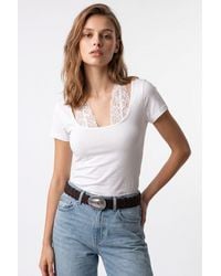 MixRay - Lace Viscose U-Neck Slim Fit Blouse - Lyst