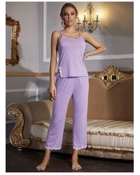 Everyday the Label - Dames V-hals Camisole Met Kanten Rand En Split Met Broek Pyjama Set - Lyst