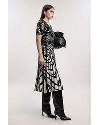 Karen Millen - Petite Zebra Jacquard Knit Full Skirted Short Sleeve Midi Dress - Lyst