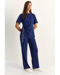 Bianco Lucci - T-Shirt And Pants Two-Piece Set With Accessory Detail - Lyst