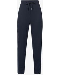 Activewear, gym and workout clothes 