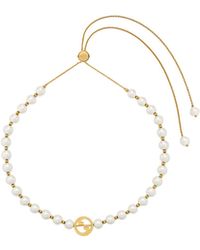 Gucci - Logo Plaque Pearl Detailed Necklace - Lyst