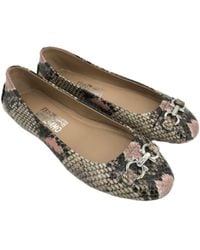 Ferragamo - Logo Details Flat Shoes - Lyst