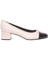 Tory Burch - Logo Plaque Round-Toe Pumps - Lyst