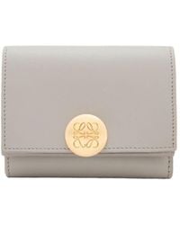 Loewe - Portefeuille À Trois Volets Pebble En Cuir De Veau Nappa Brillant - Lyst