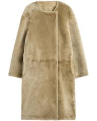 TOTEME - Collarless Shearling Coat Rye - Lyst