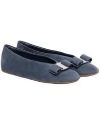Ferragamo - Versatile Minimalist Flat Shoes With Bow - Lyst